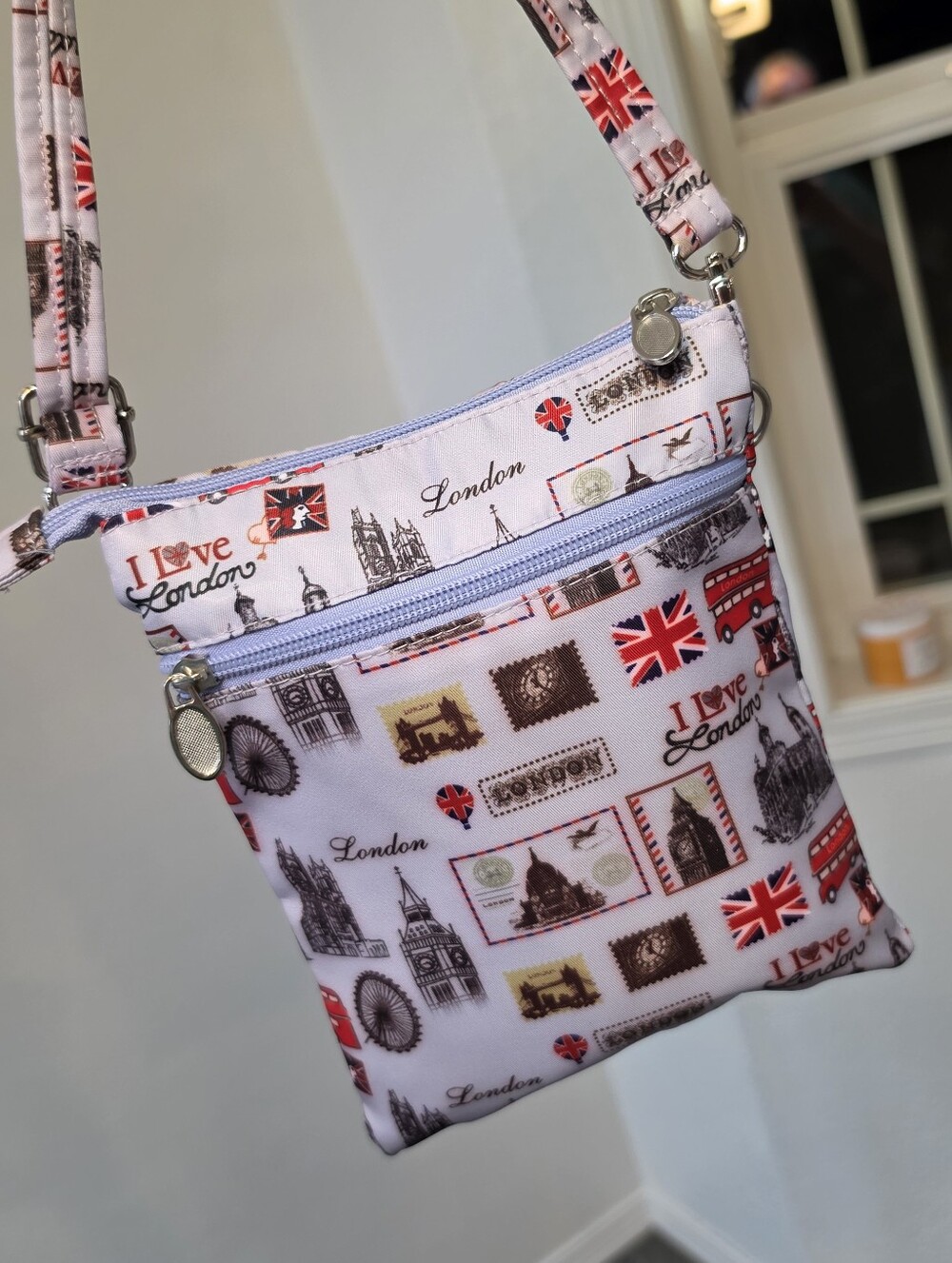 London Travel Tote - Souvenirs & Gifts Crossbody Shoulder Bag - Picture 2 of 12